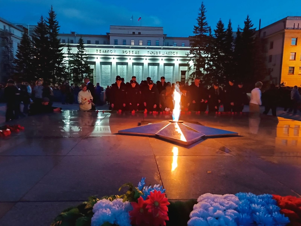 Митинг у Вечного огня в память о погибших в Беслане.